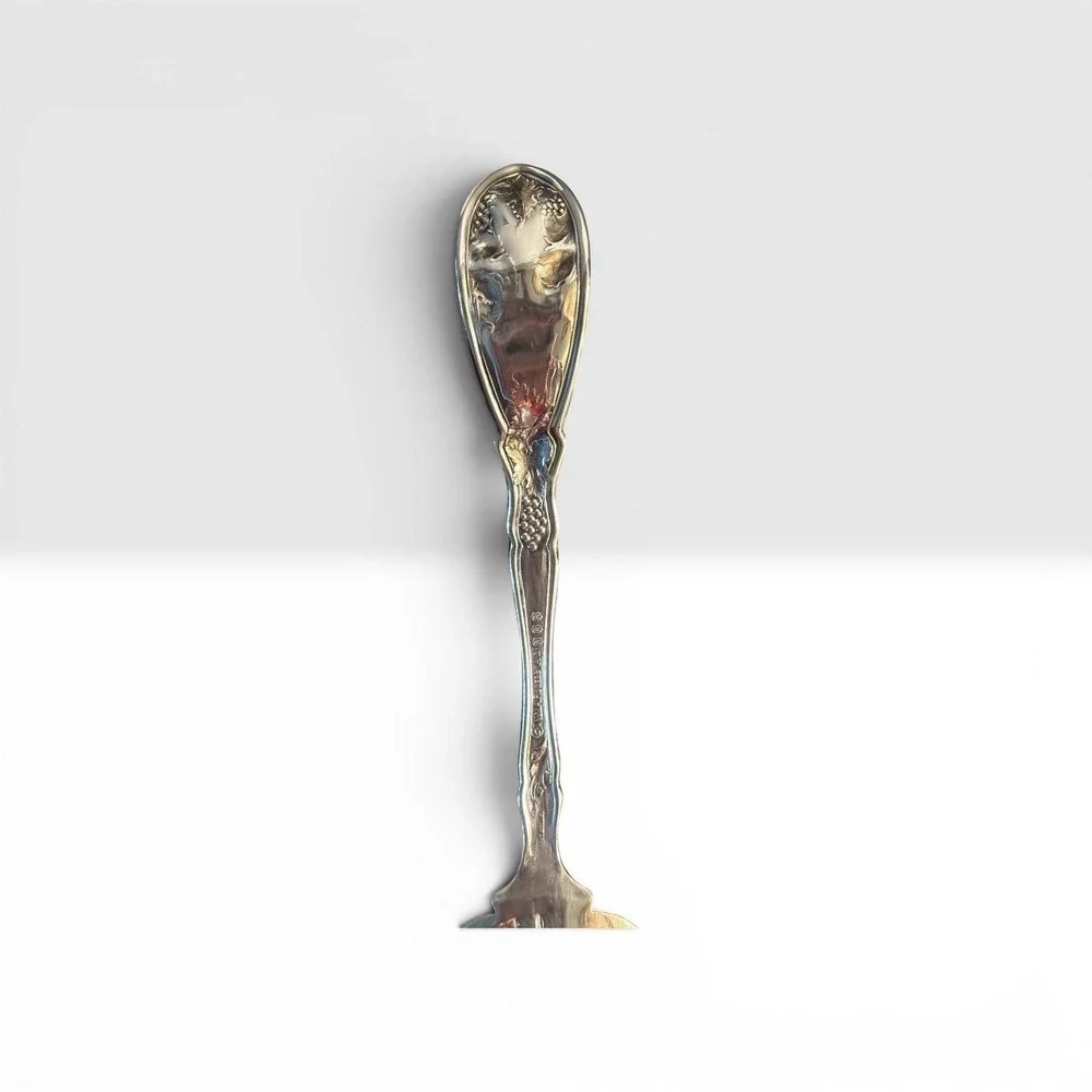 Wm A Rogers Vintage Grapes Silverplate Sugar Shell Spoon Ornate 1904 Pattern A1